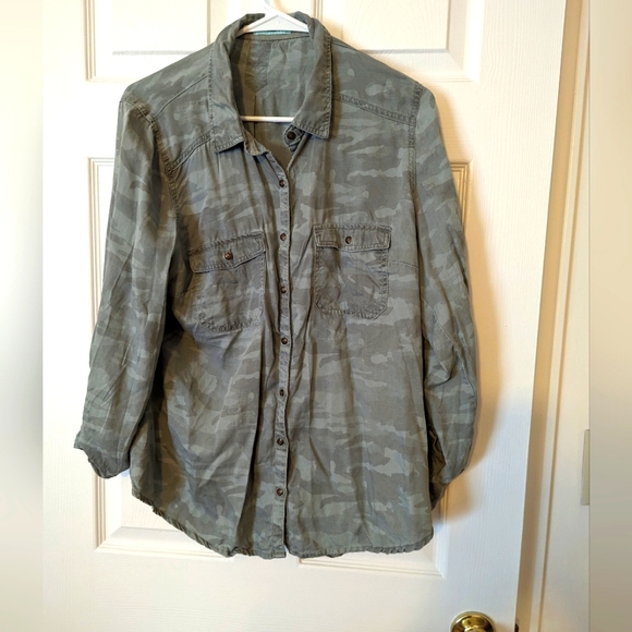 XL Camo Button Up - Picture 1 of 3